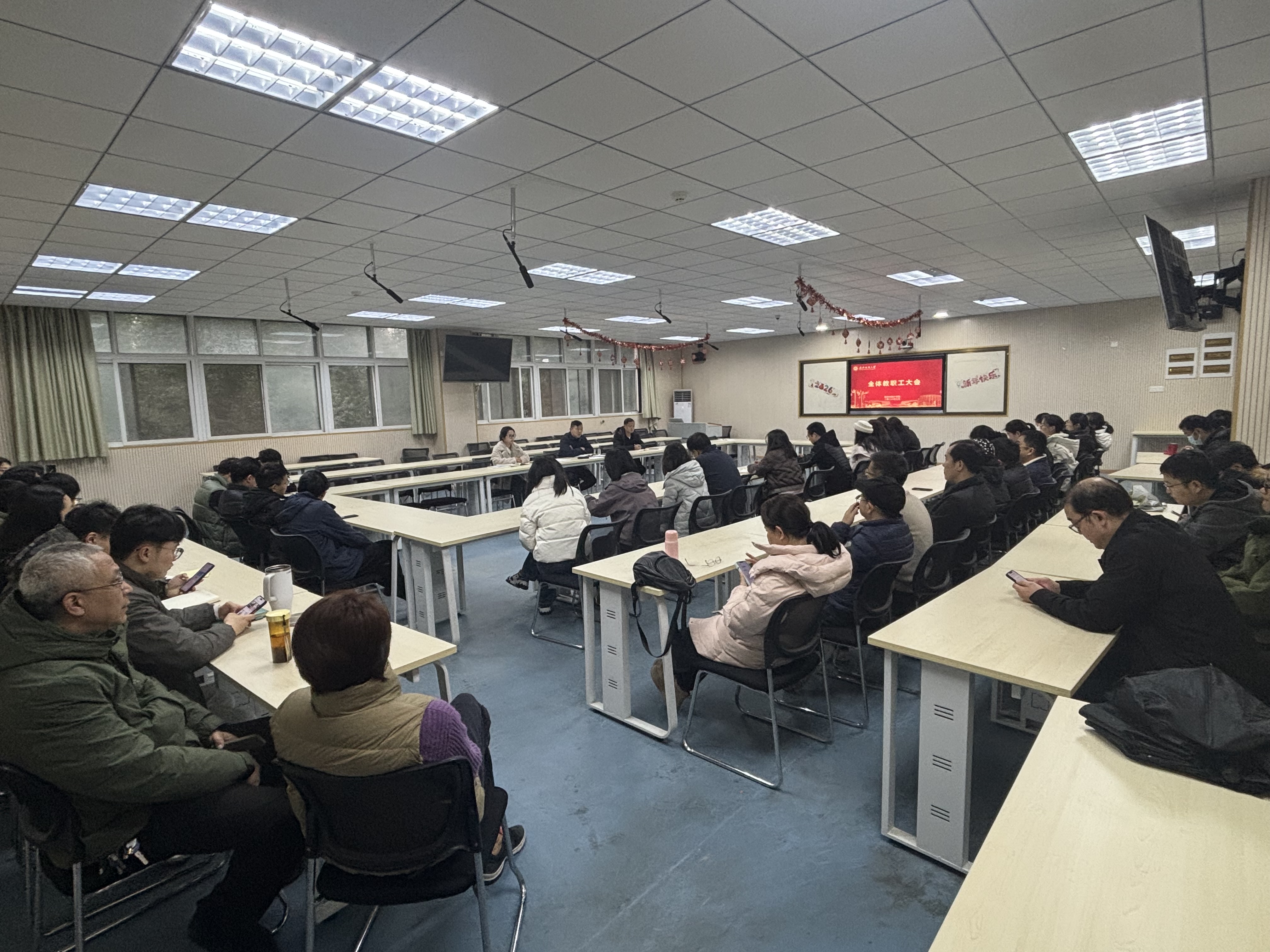 凝心聚力启新程 实干笃行谱新篇 —— 数学与统计学院召开新学期第一次教工大会-武汉纺织大学数理科学学院