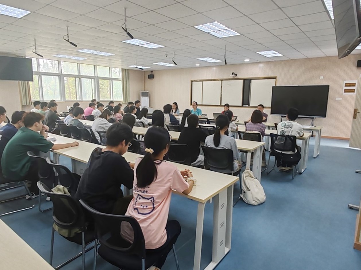 【教育思想大讨论】师生携手共探教与学新思路 ——大学物理师生座谈会圆满举行-武汉纺织大学数理科学学院